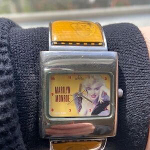 Marylin Monroe Women’s Bangle Band Watch